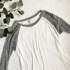 Forever 21 | baseball raglan gray and white 3/4 sleeve tshirt